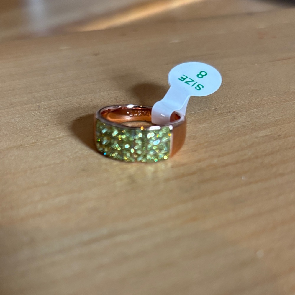 Elegant Gold and Green Women's Ring - Bomb Party Size 8 NEW